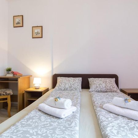 Pape Punat Apartmani I Sobe Dış mekan fotoğraf